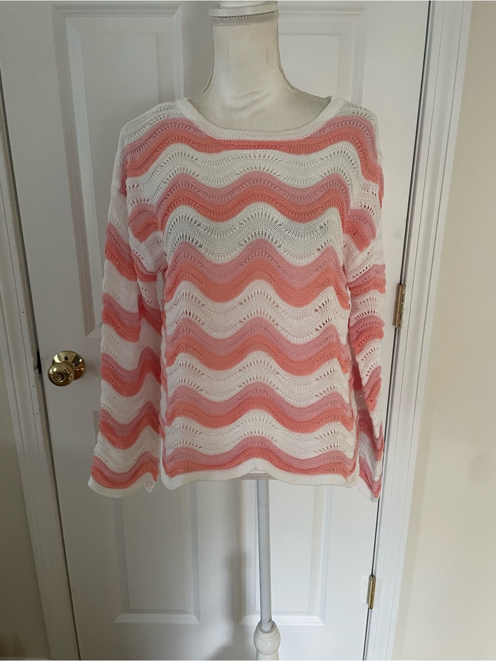 SHEIN Coral & White Wave-Striped Knit Top
